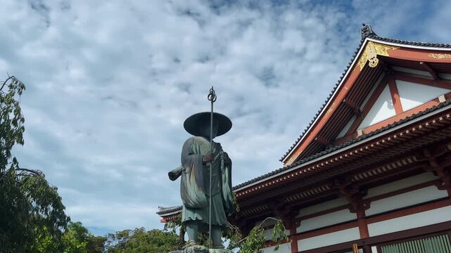 西新井大師　弘法大師立像