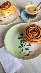 coffee cinnamon rolls rollos de canela vintage food for