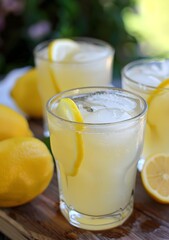 Refreshing Summer Lemonade with Ice and Lemon Slices