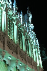 Fachada iluminada del Museo Municipal de la Cuchillería de Albacete por la noche