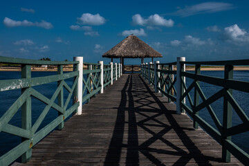 Obraz premium wooden bridge over the sea