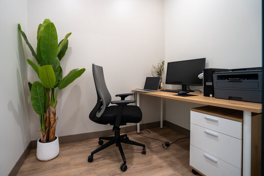 Design of small office room.