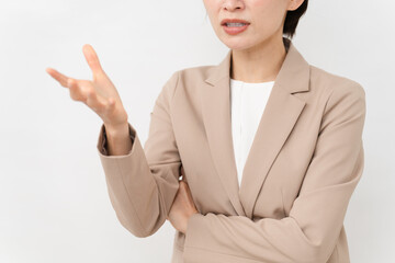 ビジネススーツを着た若い女性　ビジネスイメージ	
