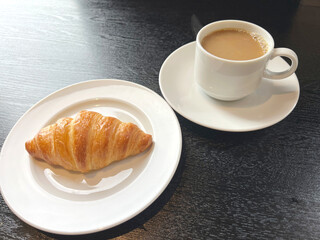 クロワッサンとカフェオレ