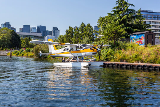 Kenmore Air seaplane in the Lake Union in Seattle, Washington