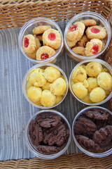 VARIOUS COOKIES IN THE CLEAR JAR