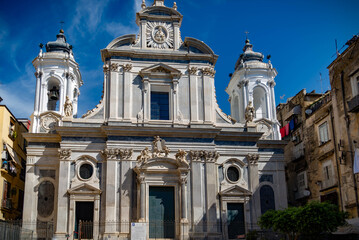 Nápoles, Italia. 14 de julio de 2024. Vista de la calle del casco antiguo de la ciudad de Nápoles, Italia Europa