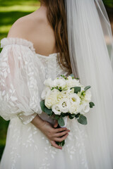 Naklejka premium Wedding card with bride and flowers