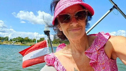 Fototapeta premium Frau am Boot