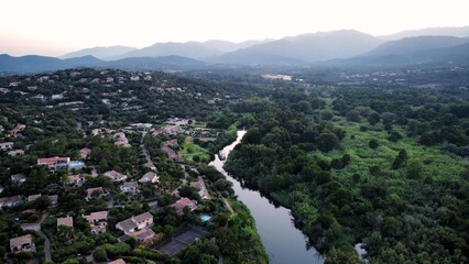 La rivière du Cavu se jetant dans la méditérannée 
