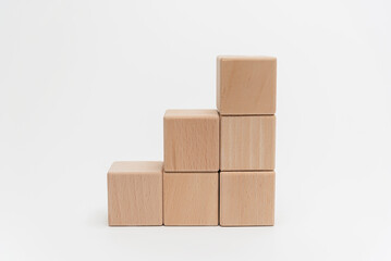 Obraz premium Wooden Blocks Arranged In Ascending Order On White Background
