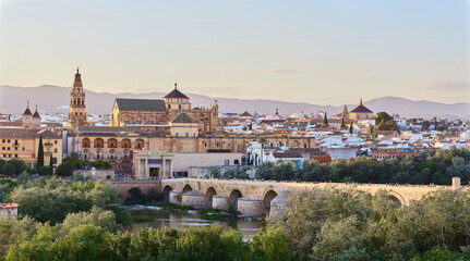 Obraz premium Panoramic view of the Mosque-Cathedral across the Calahorra Tower and the Roman Bridge over the Guadalquivir River, Cordoba, Andalusia, Spain.