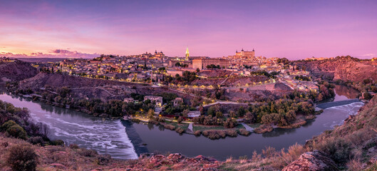 View of the historic centre at dusk, Toledo, Castilla-La Mancha, Spain © Tolo