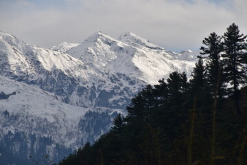 Fototapeta premium The Indian Snow capped high altitude Himalayan mountains around Manali in Himachal Pradesh