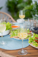 salad, food, plate, vegetable, tomato, appetizer, dinner, fresh, red, green, gourmet, vegetarian, diet, cucumber, lunch, meal, healthy, lettuce, dish, table, vegetables, delicious, onion, meat, restau