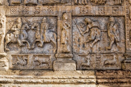 verona, italien - fassade an der basilika san zeno maggiore