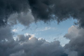 Obraz premium Dramatic sky background with dark rainy clouds at sunset. 