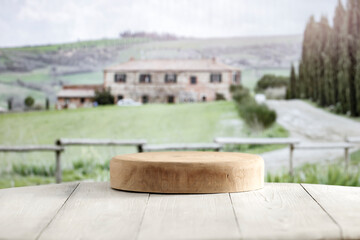 Obraz premium Summer wooden table with copy space for food and products. Tuscany countryside fields background.