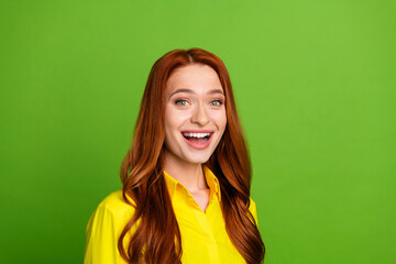 Photo portrait of attractive young woman excited impressed dressed stylish yellow clothes isolated on green color background