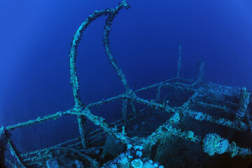 wreck - shipwreck) in scuba divers' slang - a type of dive in which a descent is made to sunken...
