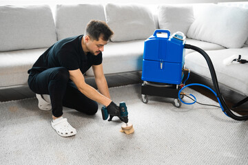 Cleaning the carpet at home using drill and brush. Easy removal of stains on carpet with drill and...