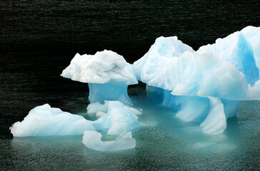 Iceburg shaped like mushrooms