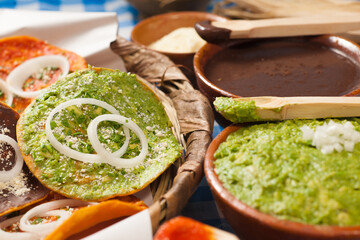 Super closed plan of natural fiber basket end containing group of various toasts covered with different sauces of exotic flavors.