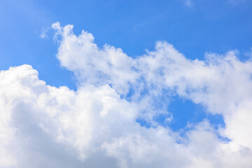 夏の青空と雲