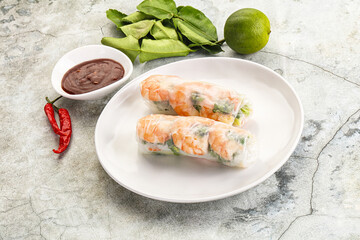 Vietnamese spring roll with prawn