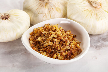 Dried roasted onion flakes for culinary