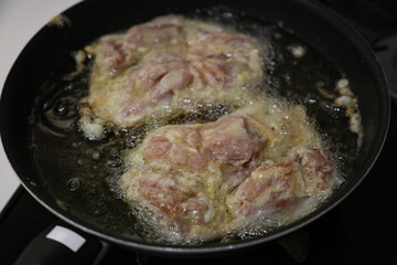 チキン南蛮を作る様子