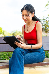 Obraz premium Egyptian girl sharing laughter and joy in Spain