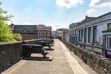 Stadtmauer mit antiken Kanonen Londonderry Derry Stadt Nordirland County Derry