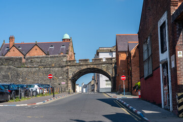 Straße unter der Stadtmauer von Londonderry Derry Stadt Nordirland County Derry