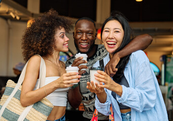 Obraz premium fun friend street woman cafe coffee shop young friendship drink shop coffee cup drinking cafeteria happy together