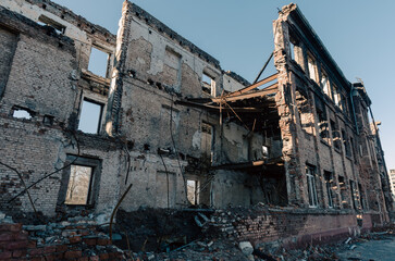 Fototapeta na wymiar destroyed building in a city lost in the war in Ukraine