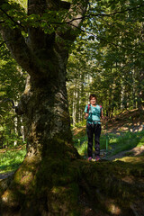 Obraz premium Woman hiker in the forest