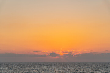 Fototapeta premium beautiful seascape blazing sunset golden hour
