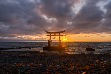 北海道　初山別　金比羅神社　鳥居　夕日　星空