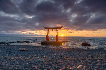 北海道　初山別　金比羅神社　鳥居　夕日　星空