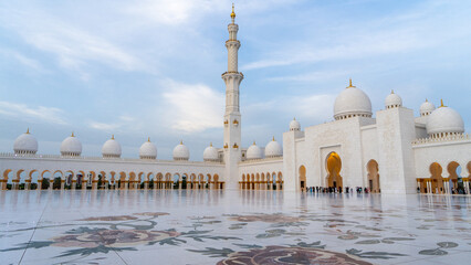 Sheikh Zayed Grand Mosque at sunset, Abu Dhabi, United Arab Emirates. Country's largest mosque, key...