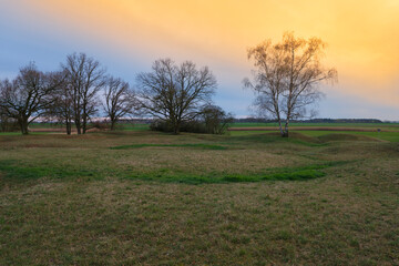 Obraz premium Abendstimmung im NSG Sulzheimer Gipshügel, Landkreis Schweinfurt, Unterfranken, Bayern, Deutschland.