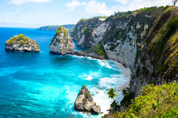 Stunning view of a coastal cliff with turquoise blue ocean and lush greenery, perfect for nature enthusiasts.