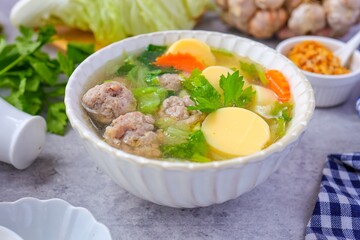 Home made Clear Soup with Bean Curd and Minced Pork and seaweed , top view food,Clear Soup with Egg Tofu ,vegetable and Minced Pork ball ,thai food,Thai call kang jued tao hoo moo sab