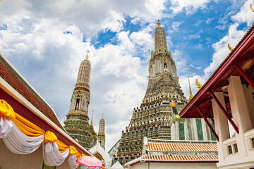 Fototapeta premium Fantastic view of Bangkok, Thailand's Wat Arun. The Buddhist temple is a well-known tourist destination in Thailand and a landmark in Bangkok.
