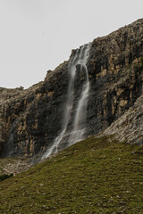 Obraz premium Hiking Tre Cime Circuit: Snowy Paths and Dolomite Summits