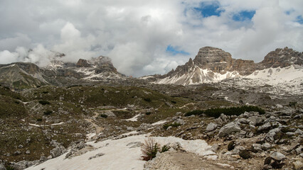 Tre Cime Circuit Trail: Snow and Fog with Dolomite Peaks