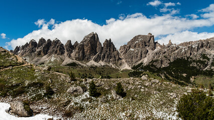 Fototapeta premium Cir Group Majesty: Scenic Landscape from the Sella Group Hiking Trail