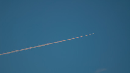 Immersion trace and plane against the background of the sky.