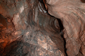  la grotte de Chutes du Tr&uuml;mmelbach &agrave; Lauterbrunnen en suisse